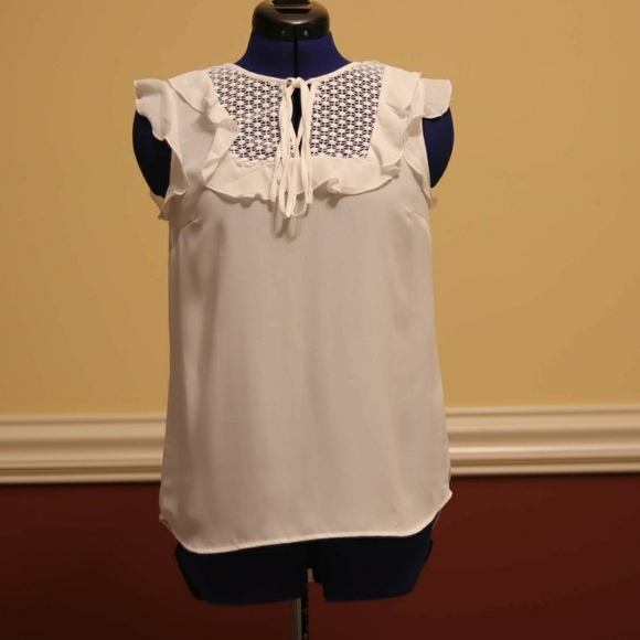 👕WHITE BLOUSE WITH LACE & TIE FRONT👕 - Picture 1 of 5